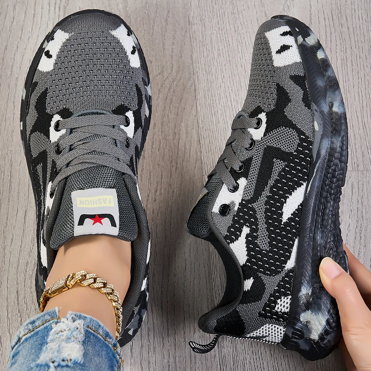 2025 Summer Men's and Women's New Mesh Breathable Sports and Leisure Shoes Women's Ultra Light Soft Bottom