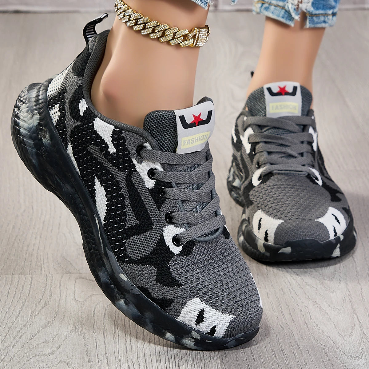 2025 Summer Men's and Women's New Mesh Breathable Sports and Leisure Shoes Women's Ultra Light Soft Bottom