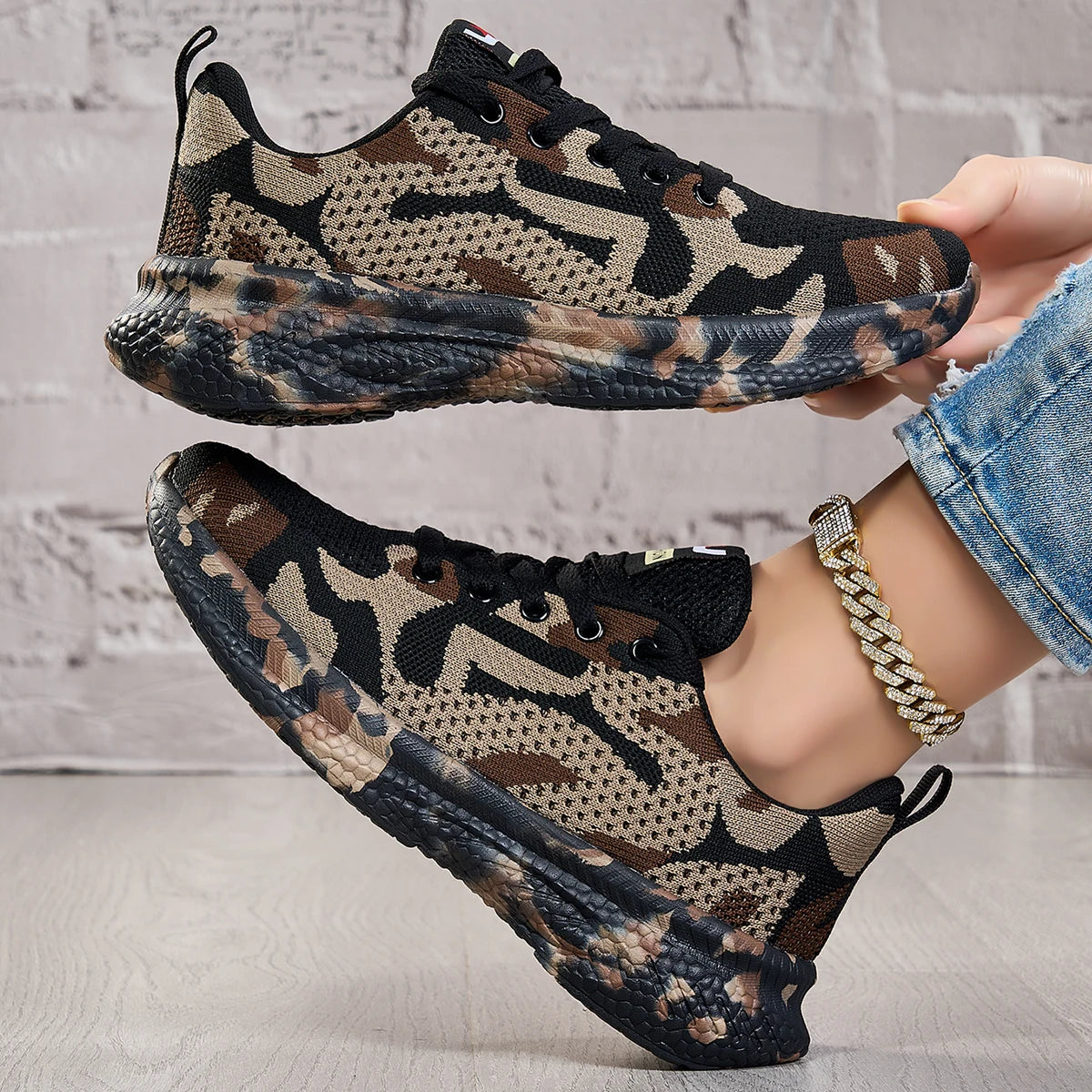 2025 Summer Men's and Women's New Mesh Breathable Sports and Leisure Shoes Women's Ultra Light Soft Bottom