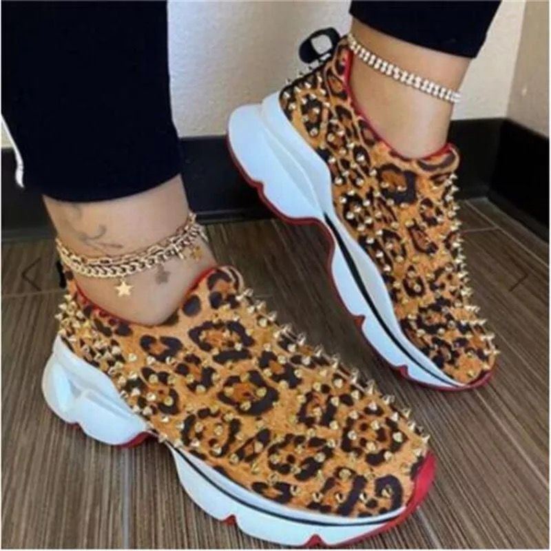 Women's Thick-Soled Rivet Sneakers